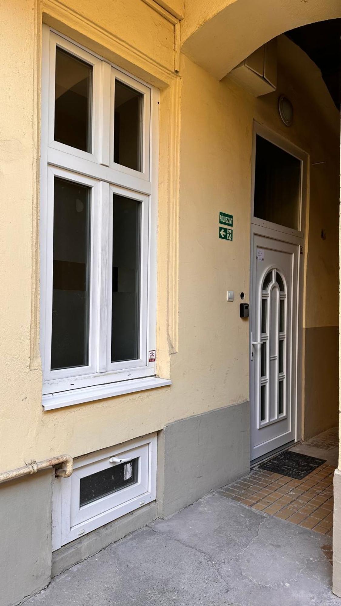 Home, Far Away From Home 2 Budapeste Exterior foto